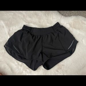 LULULEMON 2.5” HOTTY HOT SHORTS